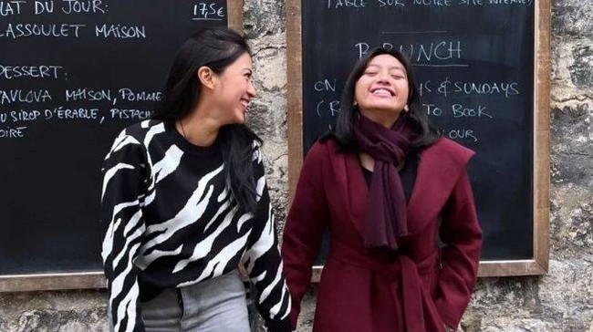 Saking dekatnya Alleia dengan Tyna, tak sedikit netizen yang sampai menjodohkan mantan istri Kenang Mirdad itu dengan Ariel Noah. Momen kedekatan Alleia dan Tyna itu terlihat diunggah ke media sosial Instagram. Foto: Instagram