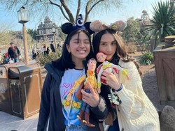 8 Foto Alleia, Anak Ariel Jarang Tersorot, Kini Eksis Bareng Seleb di Paris