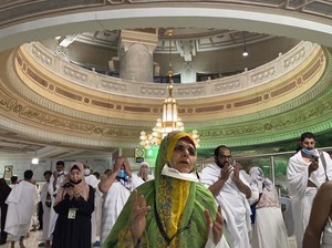Arab Saudi Hapus Total Pembatasan COVID-19, Pengunjung Tak Wajib PCR-Karantina