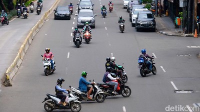 U-Turn Jauh, Pemotor Potong Jalan-Lawan Arus di Hayam Wuruk Jakarta