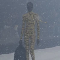 Fashion show Balenciaga Fall/Winter 2022 yang digelar di Paris Fashion Week 2022. Model berjalan di dalam aquarium melingkar yang sedang diterpa badai salju. Terdiri dari 69 tampilan busana pria dan wanita, koleksi ini didominasi busana bervolume dalam garis desain edgy khas karya Direktur Kreatif Balenciaga Demna Gvasalia. Foto: dok. Balenciaga