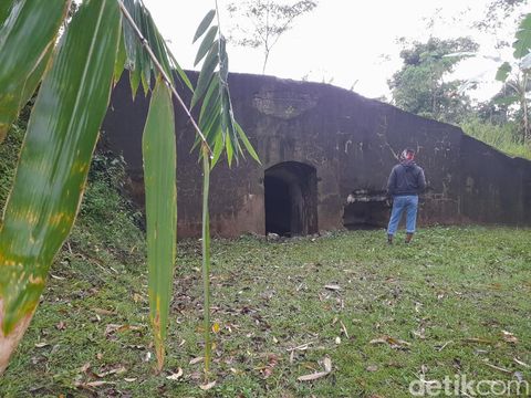 Benteng Pasir Kolecer, benteng peninggalan Belanda di Sumedang.