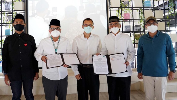 BSI Dorong Pengembangan Literasi dan Ekonomi Syariah BSI berkolaborasi dengan seluruh stakeholders dan masyarakat luas untuk meningkatkan literasi dan inklusi keuangan syariah. Salah satunya dengan Yayasan Masjid Raya Bintaro Jaya.