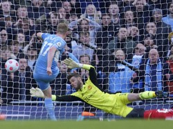 Kevin de Bruyne kembali membobol gawang David De Gea pada menit ke-28. (Foto: AP/Jon Super)