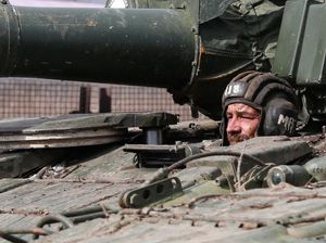 Konvoi Militer Rusia di Ukraina Dipasangi Bendera Uni Soviet