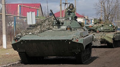 Separatis Pro-Rusia Kuasai Donetsk, Tank Baja Patroli Keliling Kota