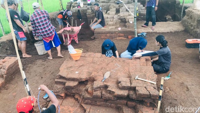 Ekskavasi Situs Gemekan Mojokerto temukan tiga candi tunggangan dewa