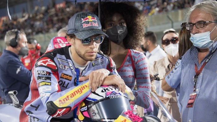 DOHA, QATAR - MARCH 06: Enea Bastianini of Italy and Gresini Racing MotoGP prepares to start on the grid during the MotoGP race during the MotoGP of Qatar at Losail Circuit on March 06, 2022 in Doha, Qatar. (Photo by Mirco Lazzari gp/Getty Images,)