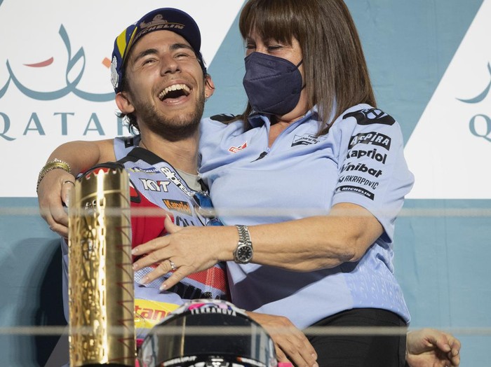 DOHA, QATAR - MARCH 06: Enea Bastianini of Italy and Gresini Racing MotoGP celebrates with Nadia Gresini wife of Fausto Gresini of Italy the victory on the podium during the MotoGP race during the MotoGP of Qatar - Race at Losail Circuit on March 06, 2022 in Doha, Qatar. (Photo by Mirco Lazzari gp/Getty Images,)