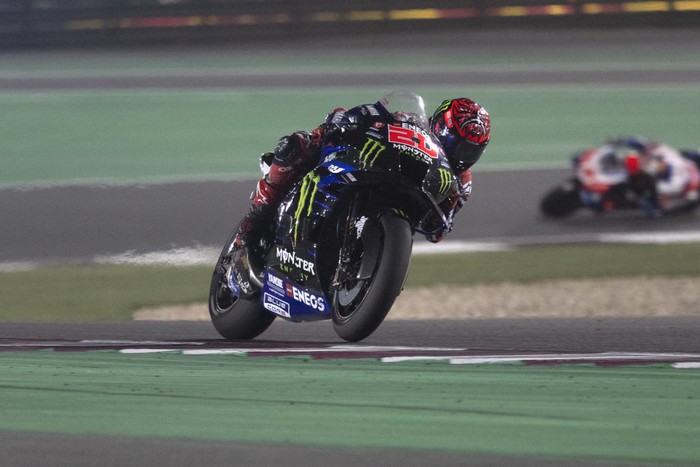 DOHA, QATAR - MARCH 06: Fabio Quartararo of France and Monster Energy Yamaha MotoGP Team heads down a straight during the MotoGP race during the MotoGP of Qatar at Losail Circuit on March 06, 2022 in Doha, Qatar. (Photo by Mirco Lazzari gp/Getty Images,)