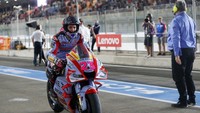 Gresini untuk kali pertama sejak GP Portugal 2006 lewat Toni Elias mampu meraih kemenangan di kelas MotoGP. (REUTERS/Ibraheem Al Omari)