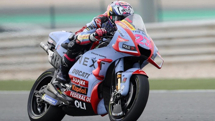 MotoGP - Qatar Grand Prix - Losail International Circuit, Lusail, Qatar - March 4, 2022 Gresini Racing MotoGPs Enea Bastianini in action during practice REUTERS/Ibraheem Al Omari