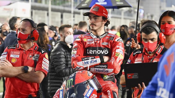 DOHA, QATAR - MARCH 06: Francesco Bagnaia of Italy and Ducati Lenovo Team prepares to start on the grid during the MotoGP race during the MotoGP of Qatar - Race at Losail Circuit on March 06, 2022 in Doha, Qatar. (Photo by Mirco Lazzari gp/Getty Images,)