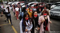 26 PMI hari ini diberangkatkan ke Bali usai menjalani karantina di Jakarta. Sementara 2 lainnya masih tertahan.