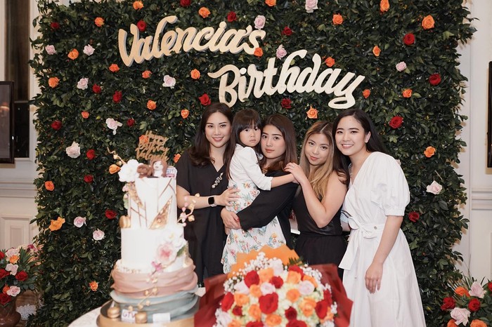 Jessica Tanoe yang Sering Makan Bareng Keluarga Jessica Tanoe yang Sering Makan Bareng Keluarga