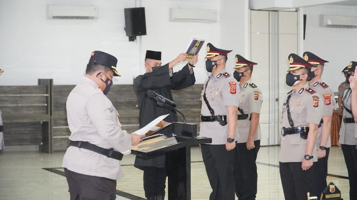 Kapolres Bogor AKBP Iman Imanuddin pimpin sertijab Wakapolres-6 Kapolsek
