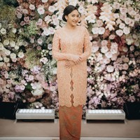 “Ketika Uti yg makeup sehati2nya udh supersoft mau lebih soft lagi.. deg2an menghampiri.. skincare diperbanyak..btw thank you for having me Sis.. such an honour for me..,” tulis Bubah Alfian dalam unggahannya di Instagram. Foto: Dok. morden.co