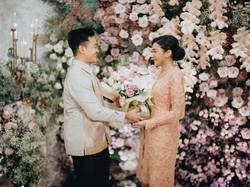 10 Inspirasi Makeup dan Kebaya Lamaran Putri Tanjung