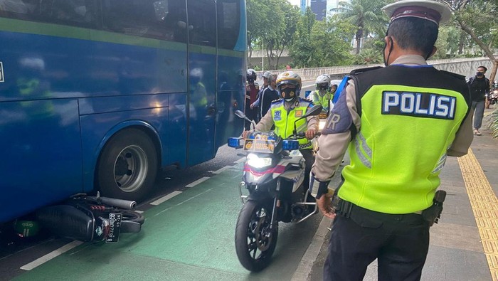 Kecelakaan di Semanggi arah Bundaran Senayan