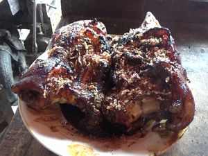 Nyamm! Kenyal-kenyal Gurih Kikil Sapi Bakar Jumbo dari Lumajang