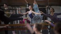 Manajer Bucharest National opera, Daniel Jinga memastikan bahwa penari balet yang mengungsi ke tempatnya telah mulai bekerja bersama divisi balet dan akan menyajikan karyanya dalam sebulan ke depan.