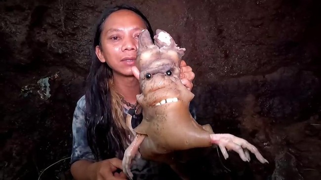 Dede Inoen dan Konten Fenomenal Makan Raja Jin