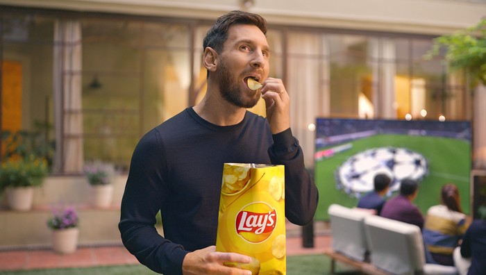 Lionel Messi Kolaborasi dengan Lays Rilis Produk G.O.A.T (Greatest Of All Time)