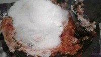 Belum lengkap rasanya jika makan tanpa sambal yang pedas nagih. Sayangnya akibat kecerobohan sambal ini tak akan lagi pedas tetapi berubah menjadi sangat asin. Foto: Instagram/Twitter