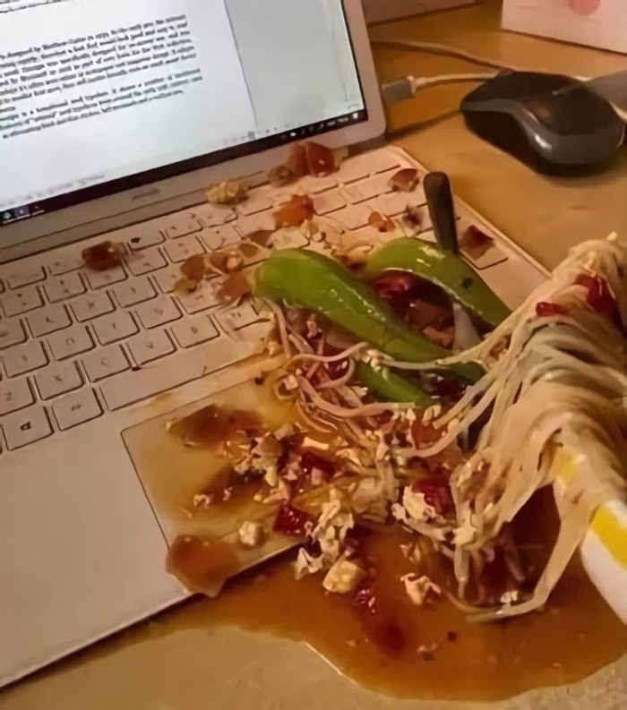 Nyesek Banget! 10 Momen Makanan Tumpah Ini Bikin Sakit Hati