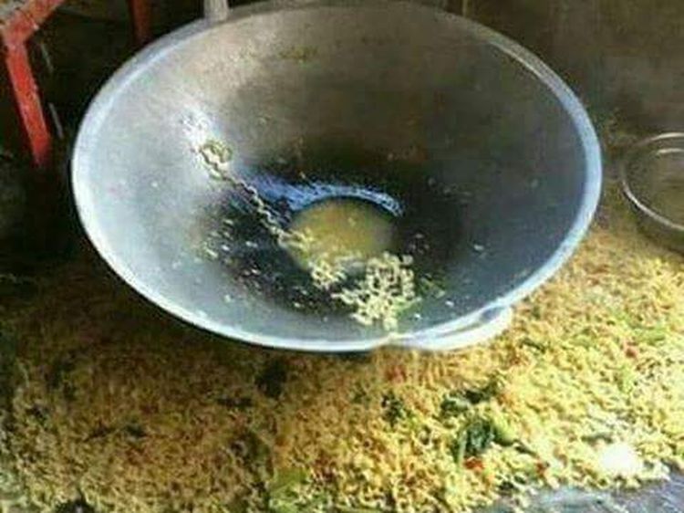 Nyesek Banget! 10 Momen Makanan Tumpah Ini Bikin Sakit Hati