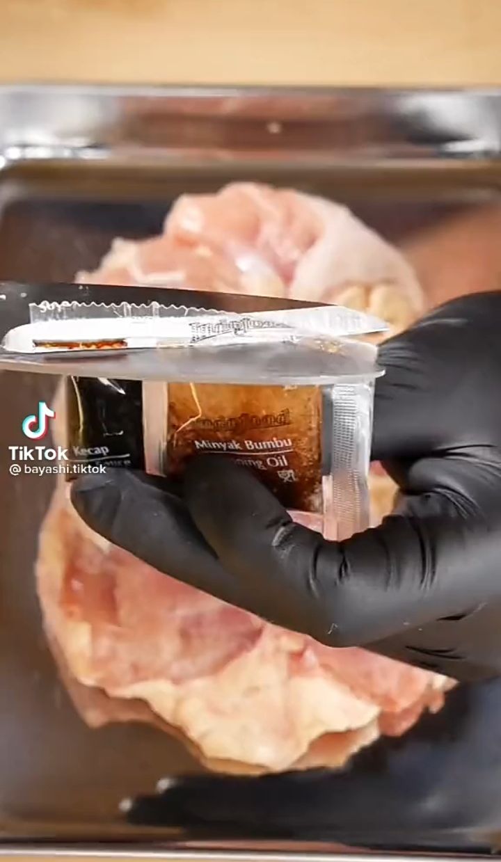 Bikin Ayam Goreng Bumbu Indomie, YouTuber Ini Banjir Komentar Netizen Indonesia
