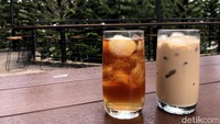 Lychee ice tea dengan es kopi Soekapi. Udara sejuk ditopang oleh ketinggian wilayah ini yakni pada 700an mdpl.