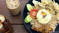 Salah satu menu berat untuk sarapan pagi, nasi goreng rempah.