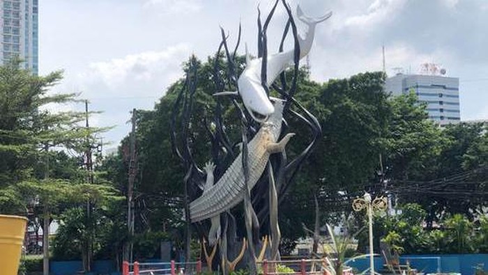 patung sura dan baya