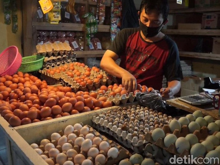 Pedagang telur di Pasar Kosambi Bandung