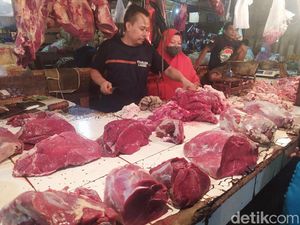 Jelang Idul Adha Harga Daging di Medan Turun, Pedagang: Nunggu Kurban Gratis