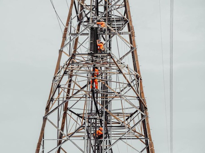 PLN Berhasil Pulihkan 100 Persen Kelistrikan di Madura
