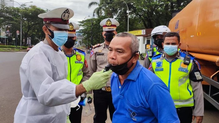 Polisi tes alkohol pengendara di Tangsel