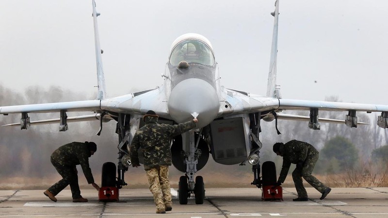Jet tempur MiG-29 jadi salah satu andalan Ukraina dalam menghadapi serangan Rusia. Penasaran dengan spesifikasi dan kelebihan jet tempur ini? Lihat yuk.