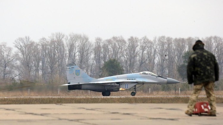 Potret Jet Tempur MiG-29 Zaman Soviet yang Jadi Andalan Ukraina Jet tempur MiG-29 jadi salah satu andalan Ukraina dalam menghadapi serangan Rusia. Penasaran dengan spesifikasi dan kelebihan jet tempur ini? Lihat yuk.