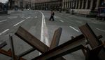 Potret Kota Kyiv Berhias Barikade Anti-tank