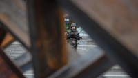 Seorang polisi berjaga di pusat Kota Kyiv.