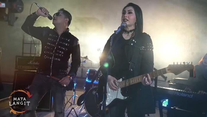 Ratna Listy dan Panglima Langit