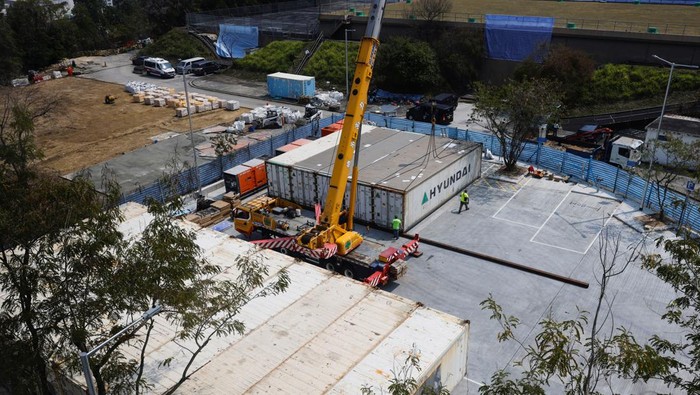 Refrigerated containers to store corpses are placed at a parking lot as mortuaries run out of space, following the coronavirus disease (COVID-19) outbreak in Hong Kong, China, March 5, 2022. REUTERS/Tyrone Siu