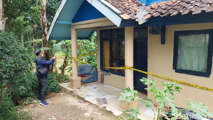 Rumah tempat Anah (62) menghabisi nyawa suaminya Pandi (63)