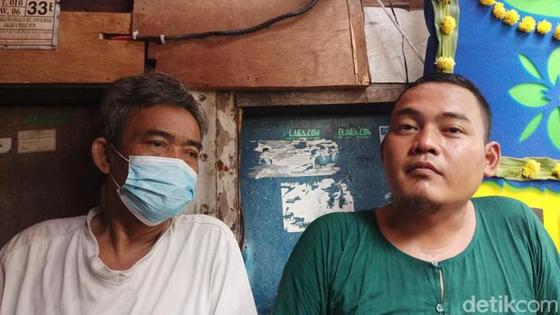 Salah satu korban tewas serangan teroris KKB di Papua merupakan warga Jakpus. Ini harapan keluarga setelah tahu jasad 8 korban dievakuasi TNI-Polri. (Karin NS/detikcom) Salah satu korban tewas serangan teroris KKB di Papua merupakan warga Jakpus. Ini harapan keluarga setelah tahu jasad 8 korban dievakuasi TNI-Polri. (Karin NS/detikcom)