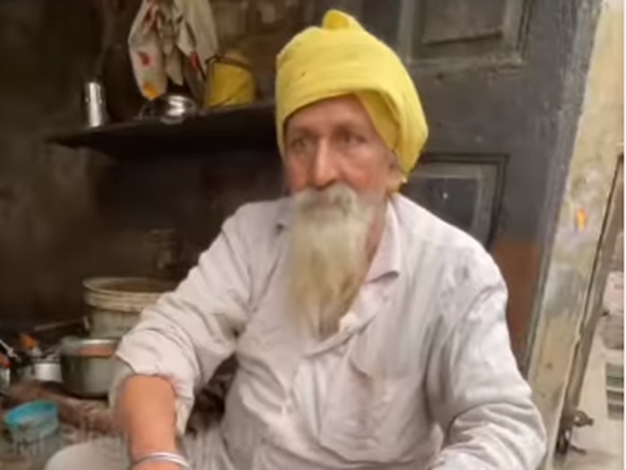 Kakek 75 Tahun di India Tawarkan Samosa Rp 500