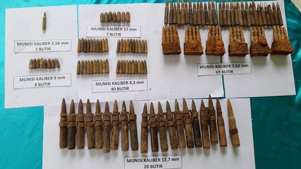 Senjata dan amunisi diserahkan warga Morotai ke TNI (Dok istimewa)