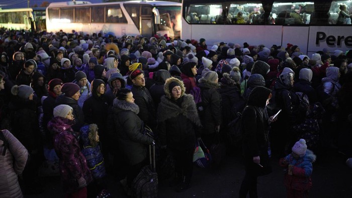 Badan Pengungsi PBB (UNHCR) sebut lebih dari 1,5 juta warga Ukraina mengungsi sejak Rusia menginvasi negara itu. Mayoritas dari mereka menyeberang ke Polandia.