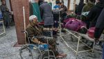Tangis Pilu Iringi Pemakaman Korban Granat di Pasar Srinagar Kashmir